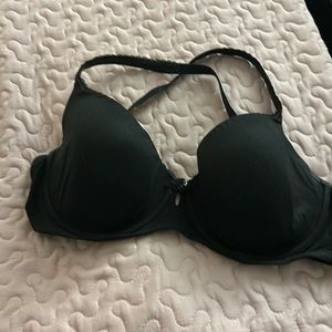 Victoria’s Secret bra size 34DDD in great condition